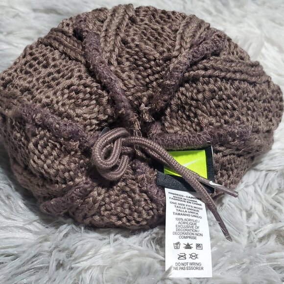 Nike Women's Knitted Beanie Cap Hat With Removable Pom NWT Fall Winter Trending - Picture 8 of 9